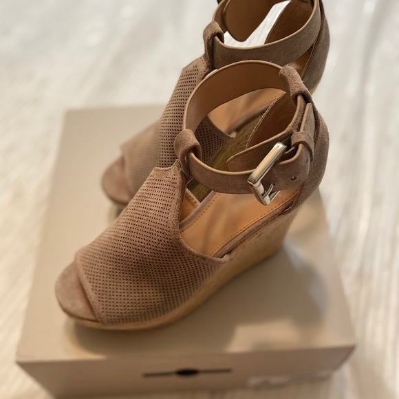 Marc Fisher Alison Wedges, Size 6 - Picture 2 of 5